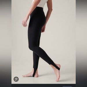 Athleta Transcend Stirrup tight in size small - black